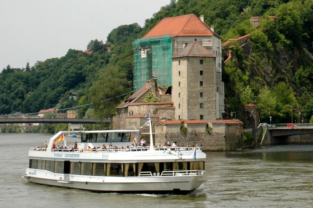 Cycling Passau-Vienna - Boat trips Danube