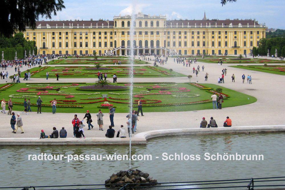 Cycling from Passau to Vienna - Schoenbrunn Palace